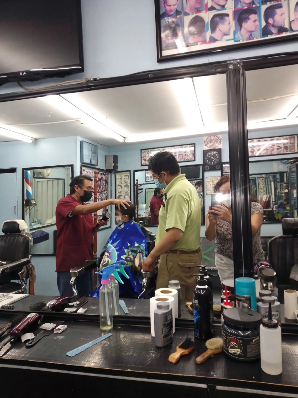 Barbería y peluqueria