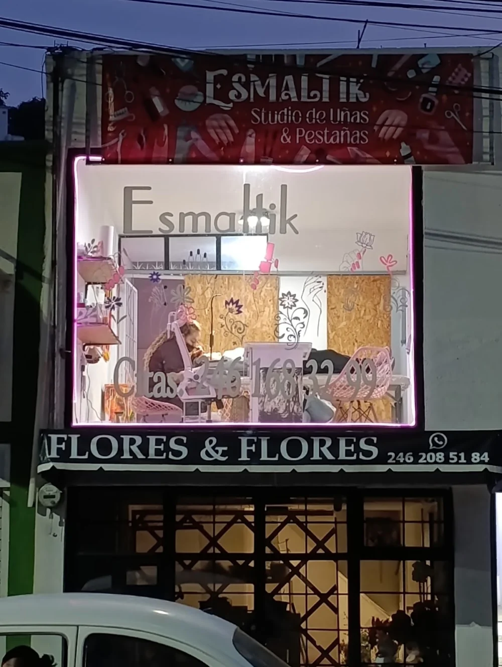 Esmaltik Studio de Uñas y Pestañas
