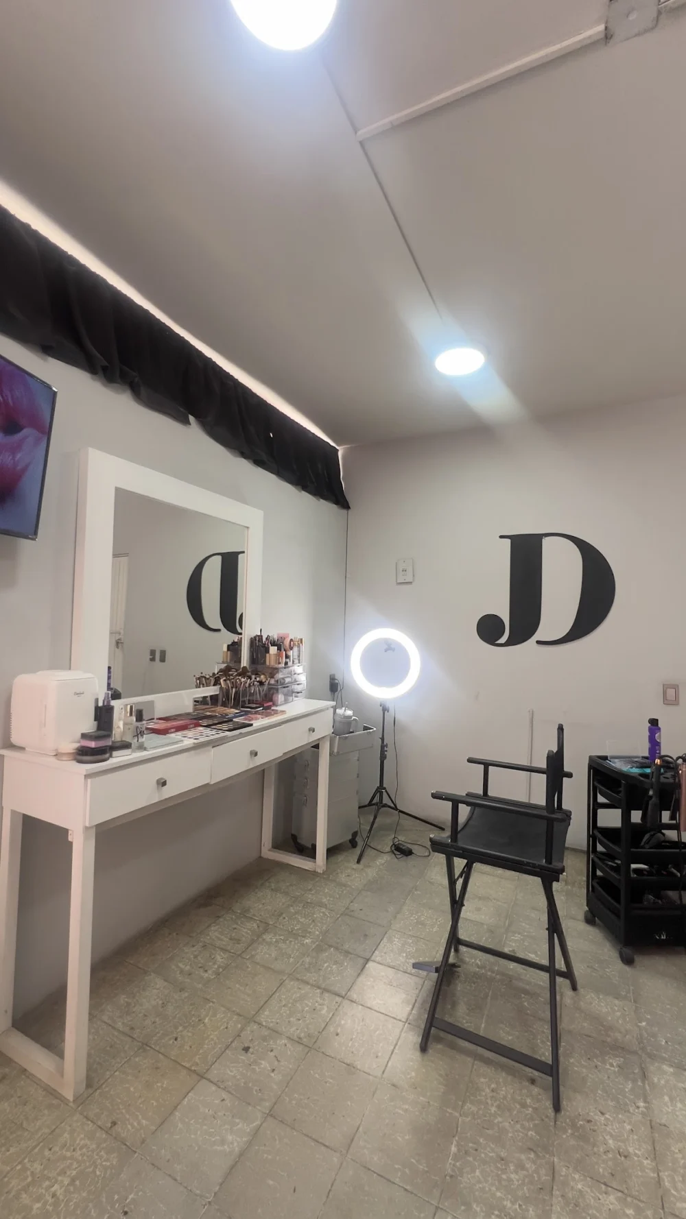 JESSICA DAVALOS BEAUTY STUDIO