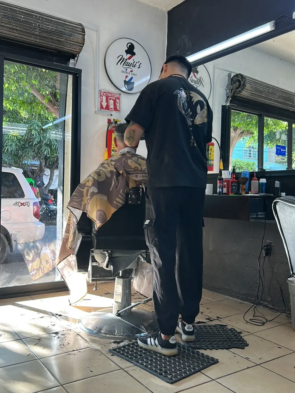 Mauri’s Barber Shop