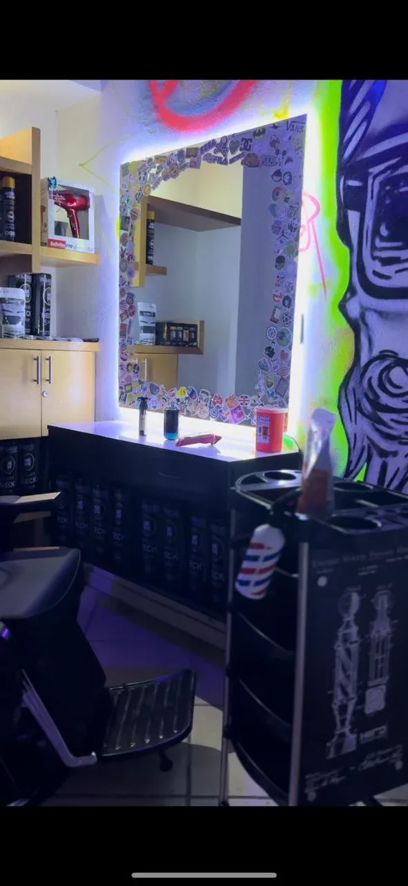 UrbanGraff Barber Shop (BARBERÍA)