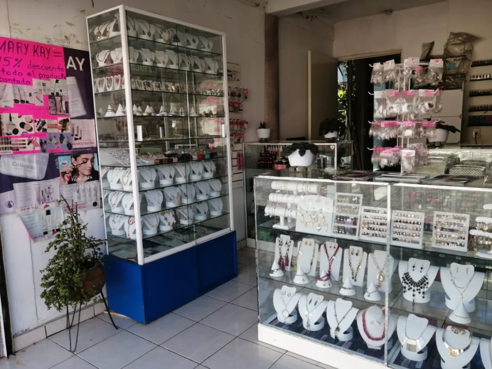 Zafiro Nails
